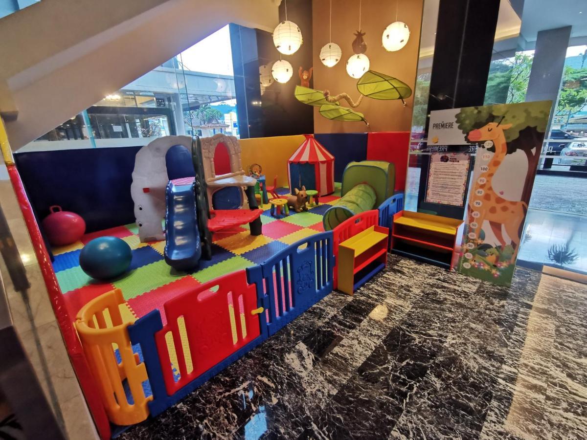 The Premiere Hotel Pekanbaru Eksteriør billede