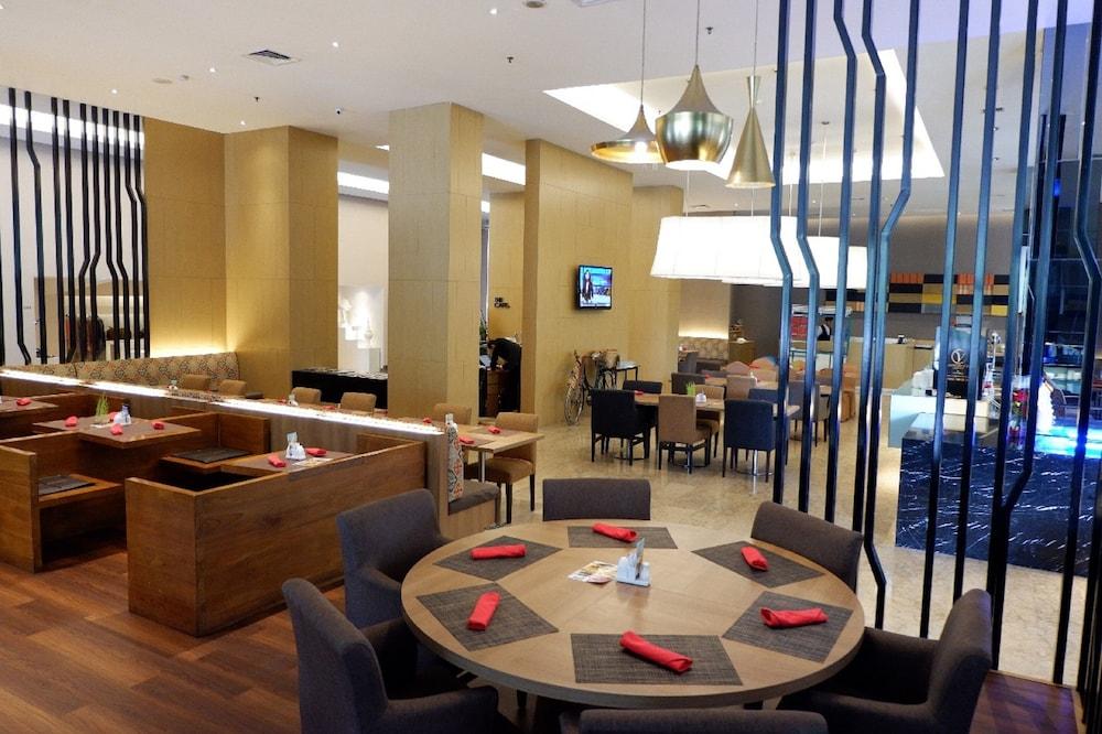 The Premiere Hotel Pekanbaru Eksteriør billede