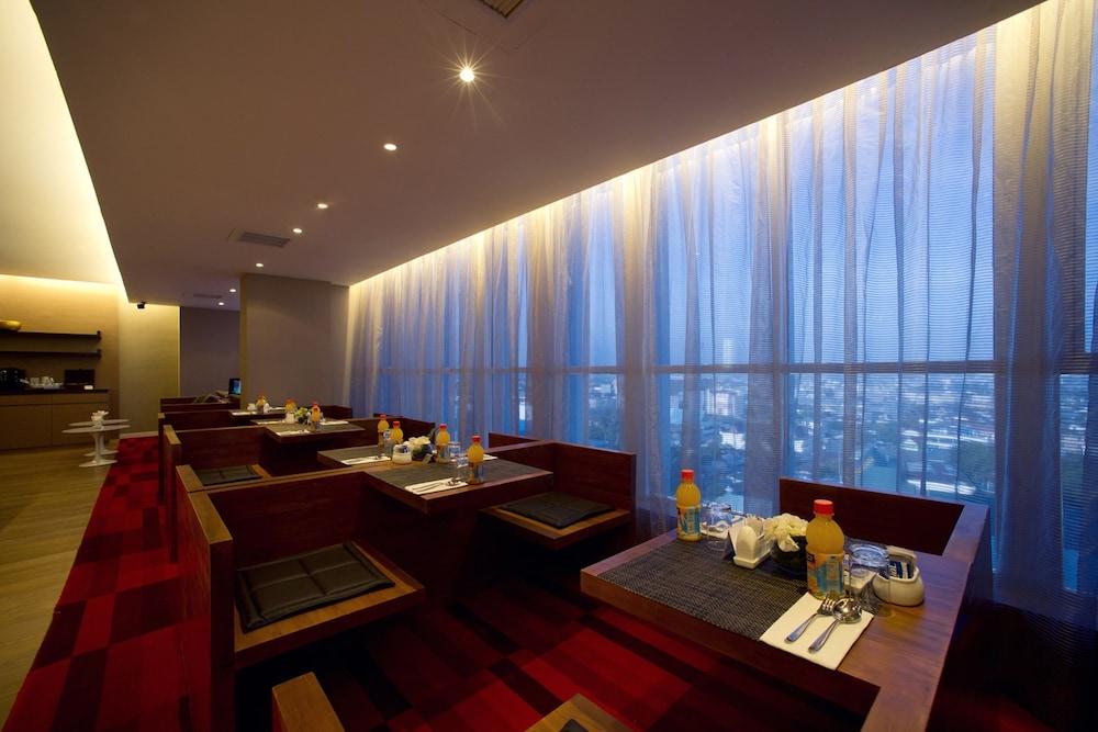 The Premiere Hotel Pekanbaru Eksteriør billede