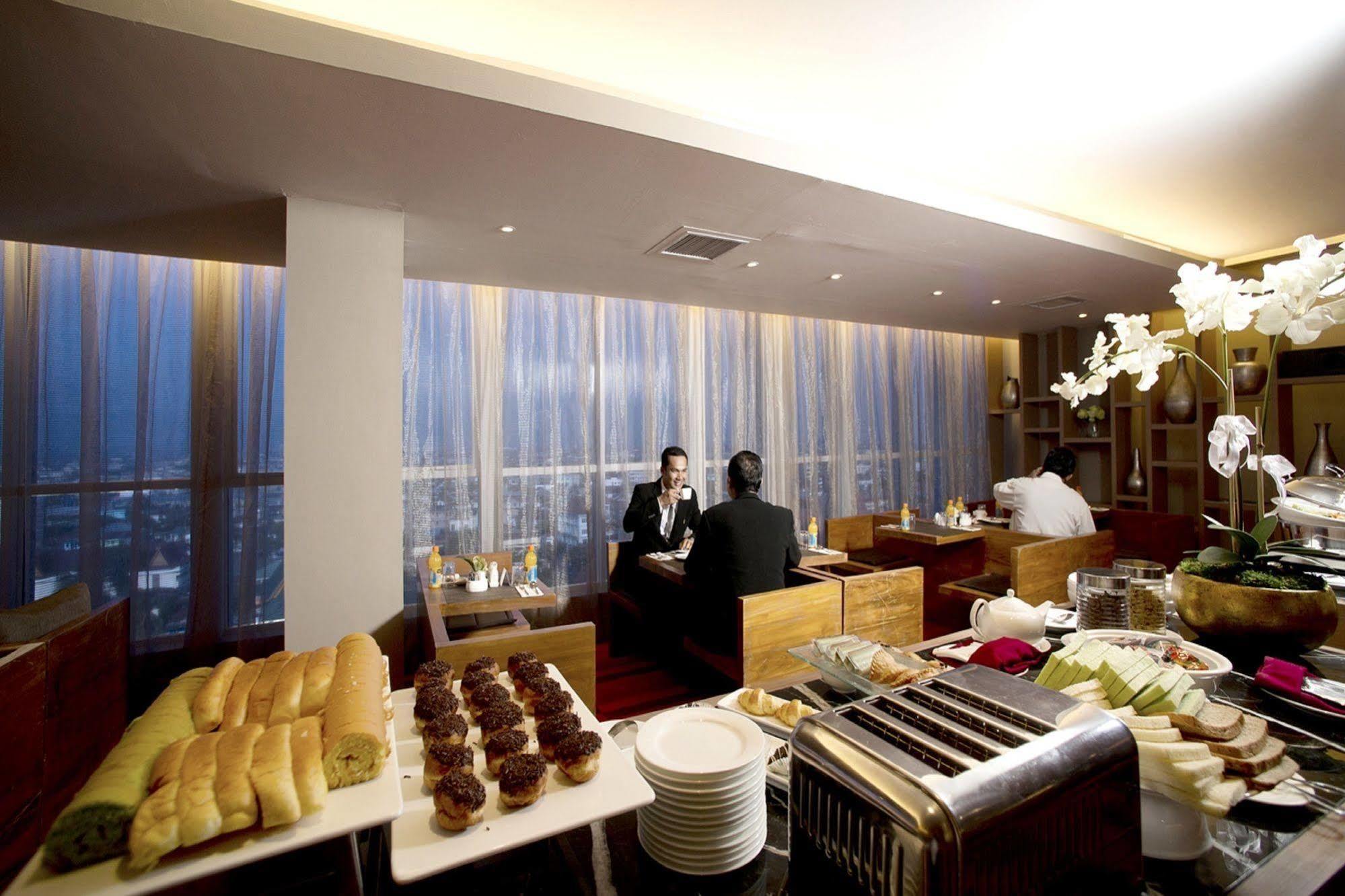 The Premiere Hotel Pekanbaru Eksteriør billede